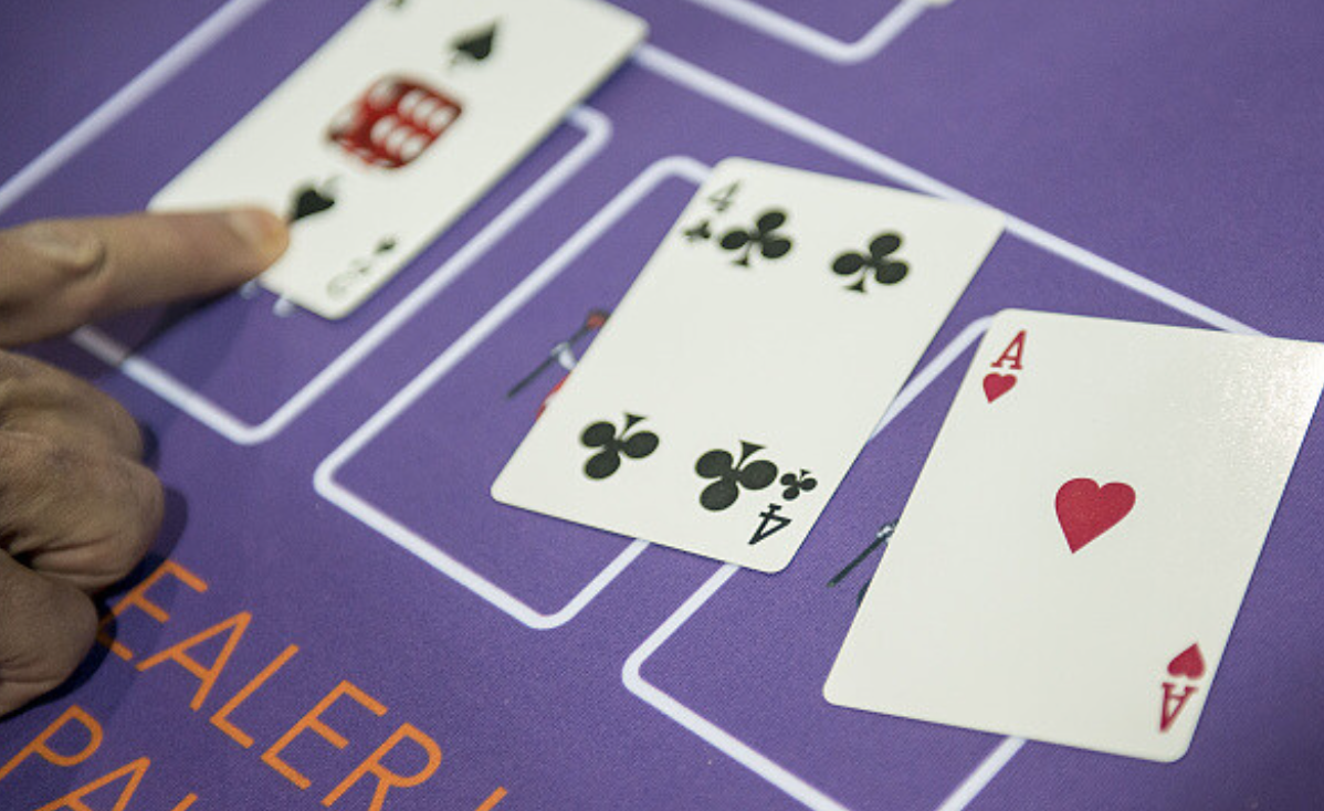 Nghiên cứu của FED: Muốn chiến thắng trong trading? Học chơi poker có thể hữu ích hơn học kinh tế!